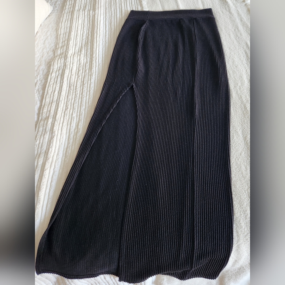 7 Day Weekend  Pencil slit side black skirt